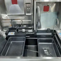 آبشاری آبچکان پشت پنجره سینک پیانویی باکسی|آبچکان و نظمدهنده ظروف|قدس, شهرقدس|دیوار