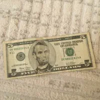 پنج دلاری کاملا سالم