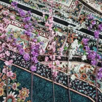 گل مصنوعی و میز