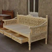 شاهنشین سنتی همراه با کشوی چوبی