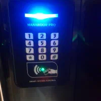 نصب دستگاه کنترل اکسس برای اسانسور و درب وردوی