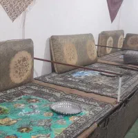 تخت سنتی اهنی باهمه امکاناتش و ۴۵ قلیان چایخانه