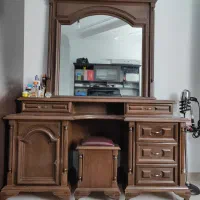 میز لوازم آرایشی همراه دوتا پاتختی  چوب راش