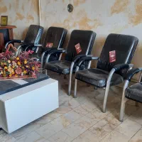 فروش میز مدیریت و صندلی گردون و ۵صندلی در حد نو