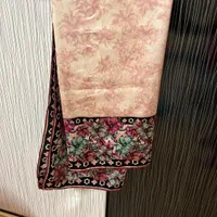 یک عدد شومیز مجلسی همراه با یک‌روسری قواره دارنو|لباس|کرمان, |دیوار