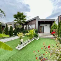 ویلا-با-حیاط-سرسبز-با-استخر-تو-دل-جنگل