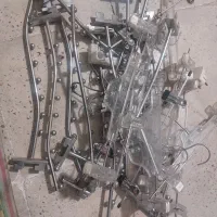 قفسه فلزی مشبک۳۲تا،تعدادی رگال تیله ای با چوب کار|کتابخانه، شلف، قفسههای دیواری|اندیشه, شهرک کوثر|دیوار