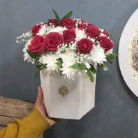 دو نیرو آقا در گلفروشی