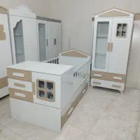 سیسمونی تخت و کمد نوزاد مدل پنجره سفید زیبا کرم
