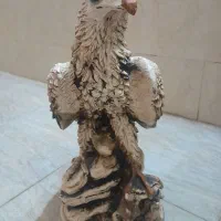 مجسمه عقاب گچی