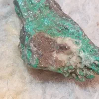 سنگ زمرد|جواهرات|شاهین‌شهر, گزبرخوار|دیوار