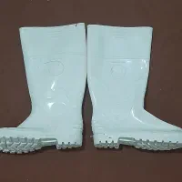 چکمه سفید شیما