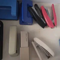 تعدادی منگنه و پانچ