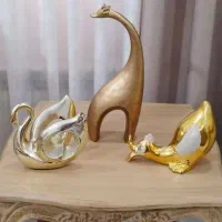 سه عدد مجسمه