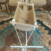 گهواره نوزادسالم سالم تمیز پایه ها فلزی محکم تاشو