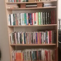 کتابخانه جادار