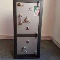 گاو صندوق دو طبقه تمیز ومرتب