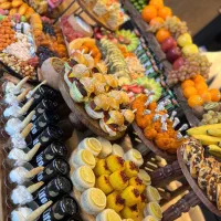سفارش انواع فینگر فود و سینی مزه چیدمان میز