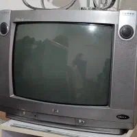 دو عدد تلویزیون قدیمی