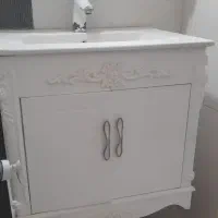 روشویی کابینتی همراه با آینه و باکس و شیرآب