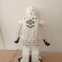 ربات اسباب بازی درحدنو بدون کنترل. باطری میخوره