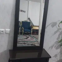 یک میز واینه سالم ب علت  کمبود جا