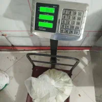 باسکول ۳۰۰ کیلویی + ترازو دیجیتال ۴۰ کیلو ۴ میلیون