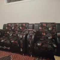 مبل راحتی7نفره همراه با جلومبلی و میز عسلی