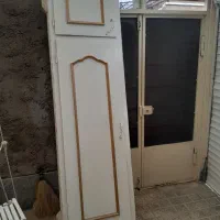 در کمد دیواری