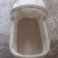 گهواره وتخت کنار مادر