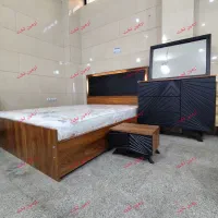 تخت خواب.   هما