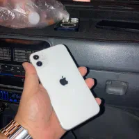 ایفون ۱۱ نرمال سفید معاوضه هم میکنم
