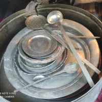 تعدادی ظرف مسی
