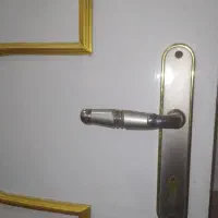 درب چوبی اتاق با قیمت مناسب (قفل و کلید سالم)