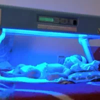 اجاره دستگاه بیمارستانی درمان زردی نوزادن در منزل