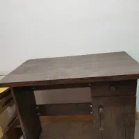 میز وصندلی اداری کاملا سالم وتمیز ودر حد نو