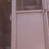 تعدادی درب و پنجره آهنی و آلمینیوم