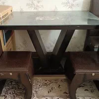 میز نهار خوری چرمی