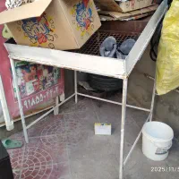 میز میوه فروشی و زیر تلویزیون