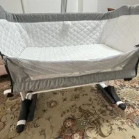 تخت کنار مادر