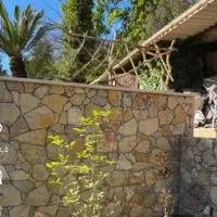 فنس کش دیوار لاشه، مالن، سنگ کف ورقه‌ای، خانه گلی