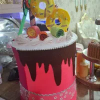 ماکت کیک بزرگ و بستنی و کیم
