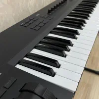 میدی کنترلر نیتیو اینسترومنت A61