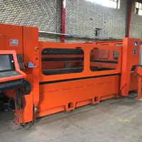 اپراتور دستگاه برش لیزر