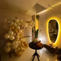 کافه تولد با تم بادکنک و دیزاین در vip