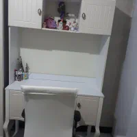 میز تحریر  به همراه صندلی متحرک