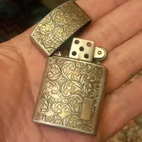 دو عدد فندک و چاقو