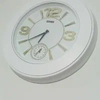 ساعت دیواری در حدنو