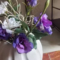 گلدان ایتالیایی همراه با گل‌های زیبا|گل مصنوعی|ملک‌آباد, |دیوار