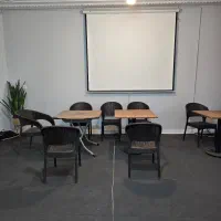 اجاره ساعتی فضای کاری و اتاق جلسه و کلاس‌های خصوصی